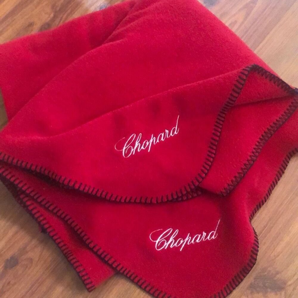 Vintage CHOPARD Made in Vietnam red large blanket/throw ￼